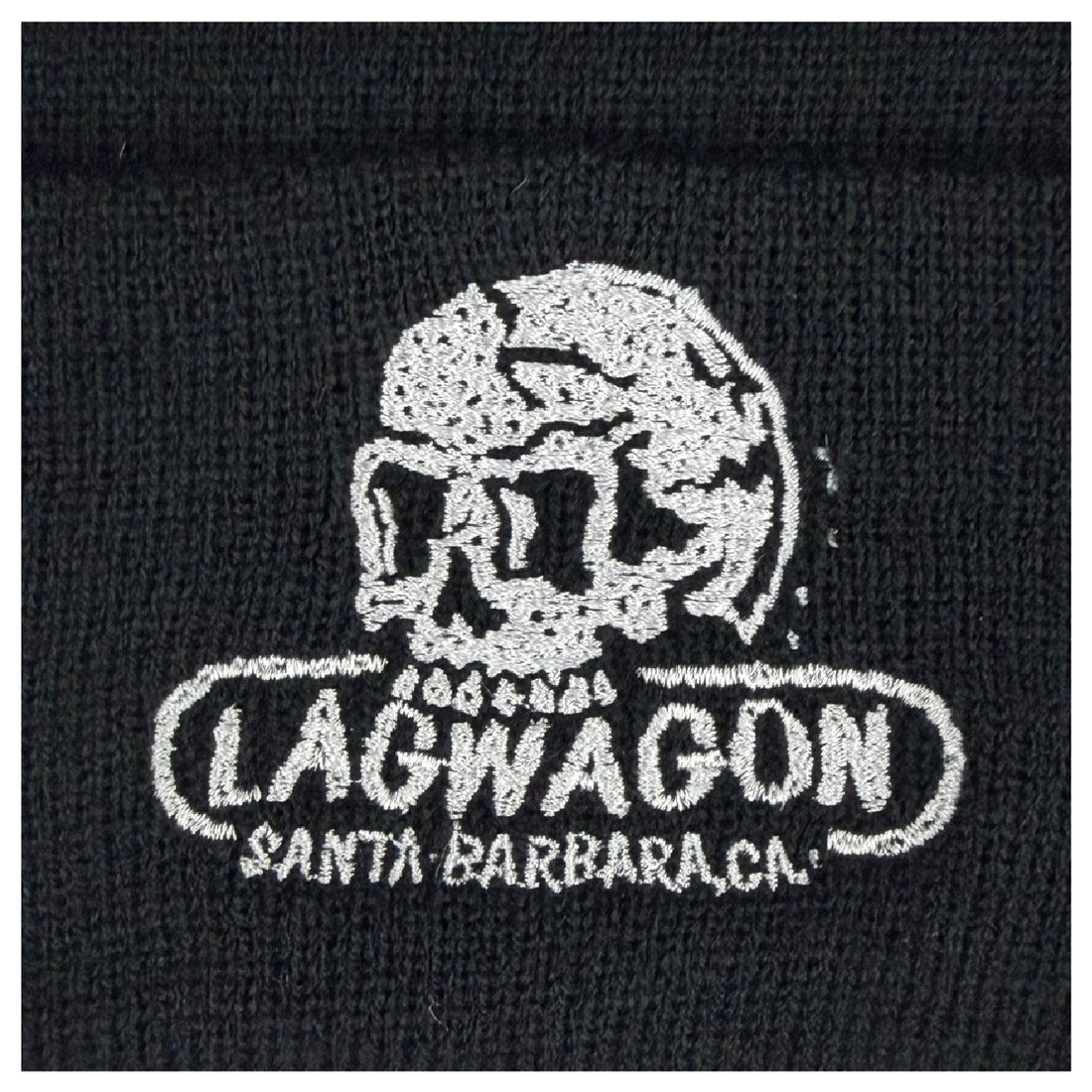 【一般販売】LAGWAGON_“SB Skull” ビーニー帽 (ブラック / 白ステッチ)